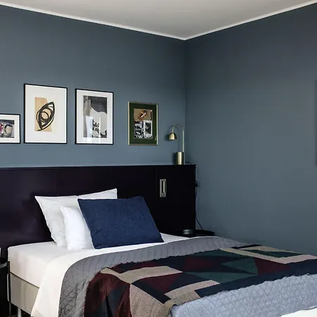 The Flag Oskar M. 4*