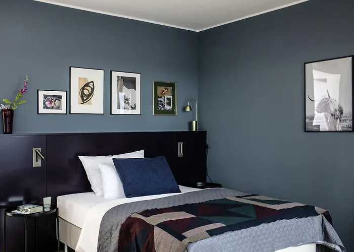 The Flag Oskar M. 4*